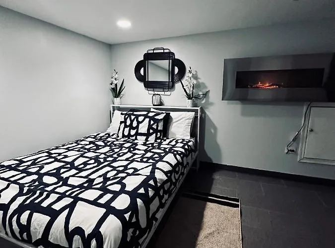 Apartment - Pilsen - Unit B *