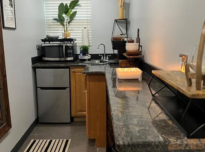 - Pilsen - Unit B Apartment *